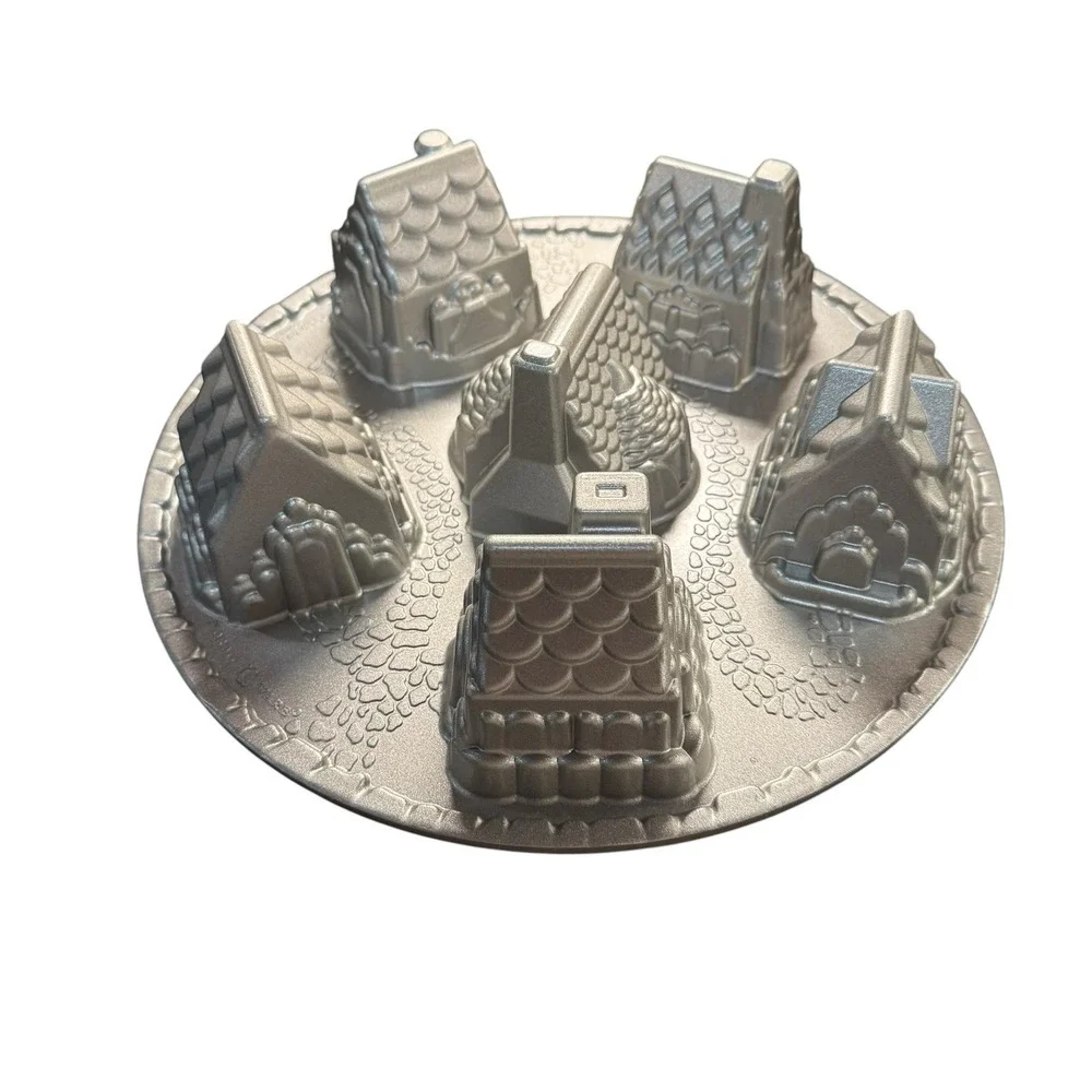 Nordic Ware Cozy Village Baking Pan Cast Iron Aluminum Ginger Bread House EUC